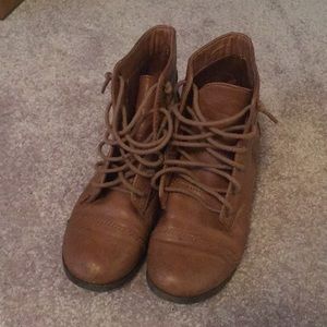 Casual brown flat booties